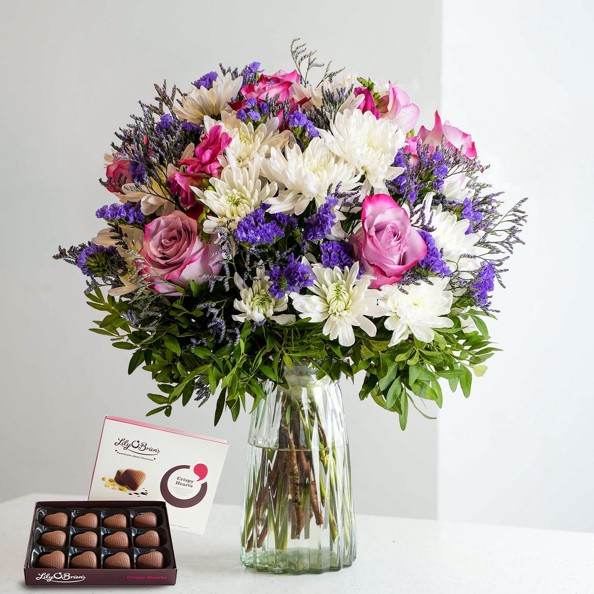 Cafe De Flore - Vase with Free Crispy Hearts Chocolates